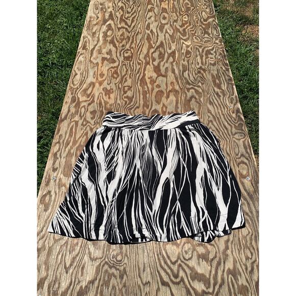 Liz Claiborne Womens Skirt Size Medium Black White Abstract Elastic‎ Summer - Picture 5 of 8